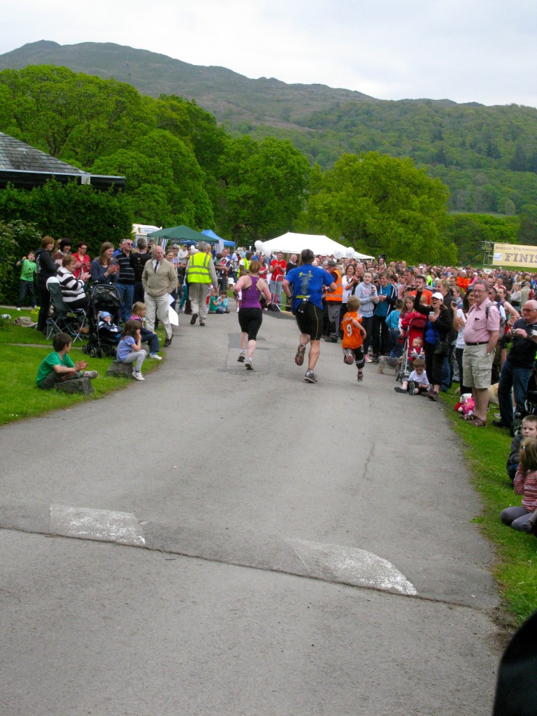 Racing to the line! Racing to the line!